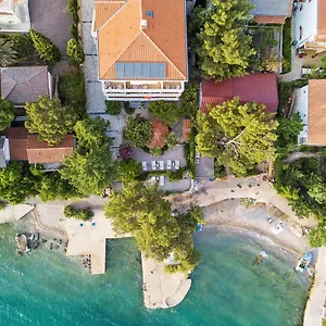 Vicko 4* Starigrad Paklenica